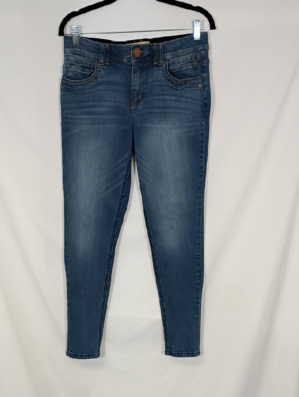 EUC Democracy Ab Technology Classic Mid-Rise Skinny Jeans in Medium Blue SIze 6